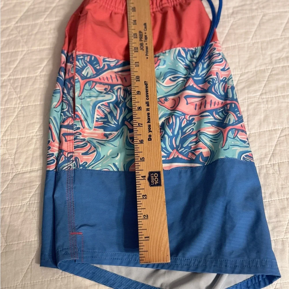 Vineyard vines‎ 7 inch printed swim trunks size small Brand new without tags